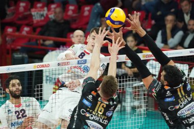 Kaybeden Augustin N (n.8 allianz milano) Voleybol İtalya Serie A Men SuperLeague Şampiyonası Sir Susa Perugia ile Allianz Milano arasında Perugia, İtalya 'da Pala Barton' da, Kasım 06, 2022 - Fotoğraf: Loris Cerquiglin