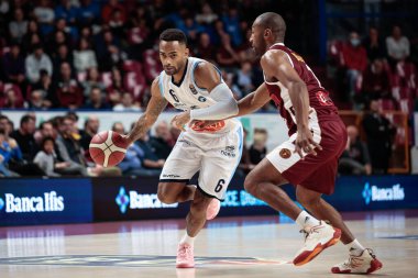 İtalya Basketbol Şampiyonası 'nda David Michineau (GeVi Napoli Basket) ve Jayson Granger (Umana Reyer Venezia), İtalya' nın Venedik kentindeki Taliercio 'da Umana Reyer Venezia' ya karşı GeVi Napoli Sepeti, Kasım 06, 2022 - Fotoğraf: Mattia Radon