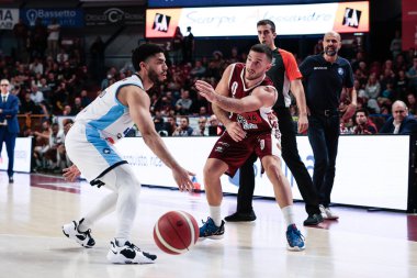 Marco Spissu (Umana Reyer Venezia) ve Jordan Howard (GeVi Napoli Basket) İtalya Basketbol Şampiyonası sırasında Umana Reyer Venezia, GeVi Napoli Basket 'e karşı Venedik, İtalya' da Taliercio, Kasım 2022 - Fotoğraf: Mattia Radon