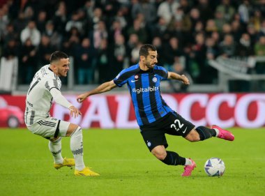 Fc Inter takımından Henrikh Mkhitaryan İtalya Serie A, Juventus Fc ve Inter Fc arasında 06 Kasım 2022 tarihinde İtalya 'nın Allianz Stadyumu, Torino şehrinde oynanan futbol karşılaşmasında Nderim Kaceli / LiveMedi