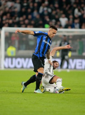 Fc Inter 'den Lautaro Martinez ve Juventus Fc' ten Manuel Locatelli İtalyan Serie A sırasında, Juventus Fc ve Inter Fc arasında 06 Kasım 2022 'de Allianz Stadyumu, Torino, İtalya Fotoğrafı Nderim Kaceli - Fotoğraf: Nderim Kaceli / LiveMedi