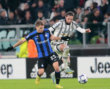 Fc Inter 'den Nicolo Barrella ve Juventus Fc' ten Adrien Rabiot İtalyan Serie A sırasında, Juventus Fc ile Inter Fc arasında 06 Kasım 2022 'de Allianz Stadyumu, Torino, İtalya Fotoğrafı Nderim Kaceli - Fotoğraf: Nderim Kaceli / LiveMedi