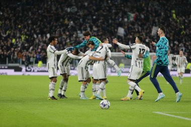 Juventus Fc takımından Nicolo Faggioli, İtalya Serie A, Juventus Fc ve Inter Fc arasında oynanan futbol maçında attığı gol sonrasında, 06 Kasım 2022 tarihinde Torino, İtalya 'daki Allianz Stadyumu' nda çay arkadaşlarıyla kutlama yaptı.