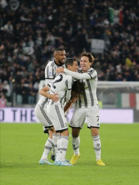 Juventus Fc takımından Nicolo Faggioli, İtalya Serie A, Juventus Fc ve Inter Fc arasında oynanan futbol maçında attığı gol sonrasında, 06 Kasım 2022 tarihinde Torino, İtalya 'daki Allianz Stadyumu' nda çay arkadaşlarıyla kutlama yaptı.