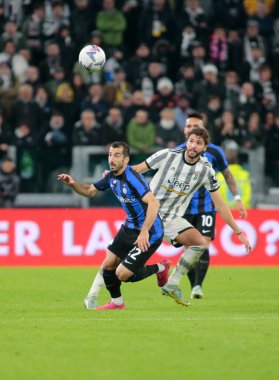 Juventus Fc 'ten Manuel Locatelli ve Fc Inter' den Henrikh Mkhitaryan İtalya Serie A sırasında, Juventus Fc ve Inter Fc arasında 06 Kasım 2022 tarihinde, Allianz Stadyumu, Turin, İtalya Fotoğraf Nderim Kaceli - Fotoğraf: Nderim Kaceli / LiveMed