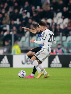 Juventus Fc 'den Fabio Miretti ve Fc Inter' den Henrikh Mkhitaryan, İtalya Serie A sırasında, Juventus Fc ile Inter Fc arasında 06 Kasım 2022 'de, Torino, İtalya Fotoğraf: Nderim Kaceli - Fotoğraf: Nderim Kaceli / Livedi Medi