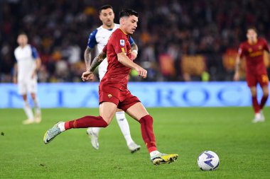 AS Roma 'dan Roger Ibanez, AS Roma ve SS Lazio arasında 6 Kasım 2022' de İtalya 'nın başkenti Roma' da oynanan Stadio Olimpico 'da oynanan karşılaşmada görülüyor. - Fotoğraf: Gennaro Masi / LiveMedi