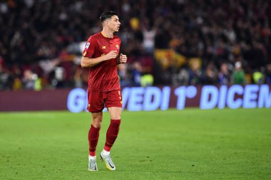 AS Roma 'dan Roger Ibanez, AS Roma ve SS Lazio arasında 6 Kasım 2022' de İtalya 'nın başkenti Roma' da oynanan Stadio Olimpico 'da oynanan karşılaşmada görülüyor. - Fotoğraf: Gennaro Masi / LiveMedi