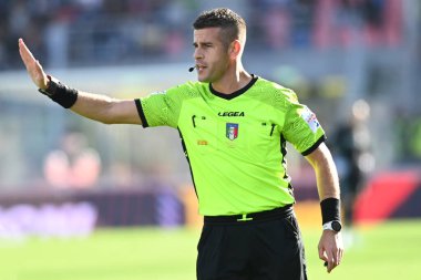 İtalya futbol takımı Serie A maçında Antonio Giua, İtalya 'nın Bologna şehrindeki Renato Dall' Ara Stadyumu 'nda Torino FC' ye karşı Bologna FC maçında hakemdir.