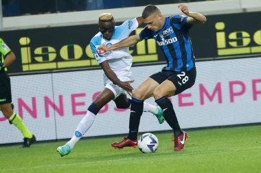 Napoli Merih Demiral 'den Victor Osimhen İtalya futbol takımı Serie A maçında Atalanta BC ile SSC Napoli arasında Bergamo, İtalya' daki Gewiss Stadyumu 'nda oynanan maçta, 5 Kasım 2022 - Fotoğraf: AGN Fot