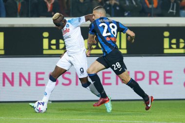 Napoli Merih Demiral 'den Victor Osimhen İtalya futbol takımı Serie A maçında Atalanta BC ile SSC Napoli arasında Bergamo, İtalya' daki Gewiss Stadyumu 'nda oynanan maçta, 5 Kasım 2022 - Fotoğraf: AGN Fot