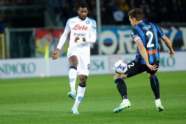 Napoli 'den Andre Frank Anguissa Atalanta' dan Rafael Toloi İtalyan futbol takımı Serie A maçında Atalanta BC ile SSC Napoli arasında Bergamo, İtalya 'daki Gewiss Stadyumu' nda oynanan maçta, 5 Kasım 2022 - Fotoğraf: AGN Fot