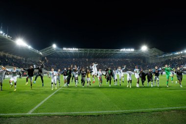 Napoli Oyuncuları, İtalya 'nın Bergamo kentindeki Gewiss Stadyumu' nda oynanan Atalanta BC-SSC Napoli maçında maç sonunda kutlama yapıyor.