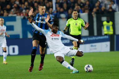 Napoli 'den Andre Frank Anguissa İtalya' nın Bergamo kentindeki Gewiss Stadyumu 'nda Atalanta BC ile SSC Napoli maçında, 5 Kasım 2022