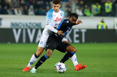 Atalanta 'dan Ademola Lookman Napoli' den Giovanni Di Lorenzo İtalya 'nın Bergamo kentindeki Gewiss Stadyumu' nda Atalanta BC ile SSC Napoli maçında, 5 Kasım 2022