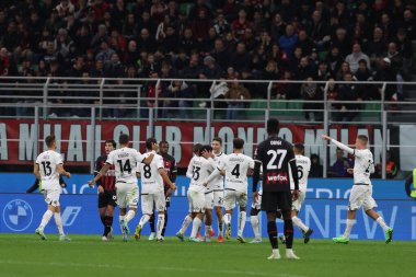 Spezia Calcio 'dan Daniel Maldini, Giuseppe Meazza Stadyumu' nda AC Milan ile Spezia Calcio arasında oynanan Serie A 2022 / 23 futbol maçında attığı golü 5 Kasım 2022 'de İtalya' nın başkenti Milano 'da attığı golle kutluyor.