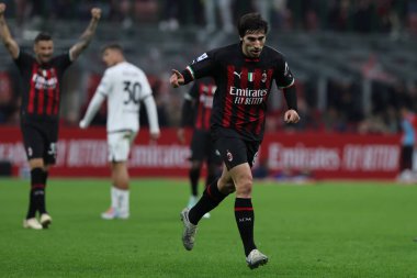 AC Milan 'dan Sandro Tonali, Giuseppe Meazza Stadyumu' nda AC Milan ile Spezia Calcio arasında oynanan 2022 / 23 futbol karşılaşmasını 5 Kasım 2022 tarihinde kutluyor - Fotoğraf: Fabrizio Carabelli / LiveMedi