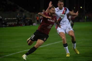 Canotto Luigi Reggina, İtalya Serisi B maçında Radu Dragusin Genoa 'yı Reggina 1914-Genoa CFC maçında Reggio Calabria, İtalya' daki Oreste Granillo Stadyumu 'nda durdurdu.