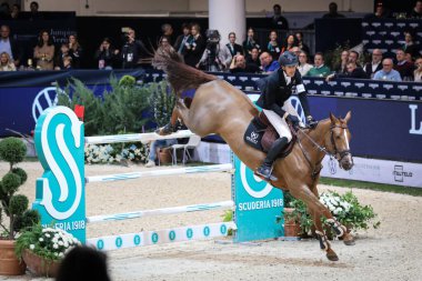 Henrik Von Eckerman (at: Kral Edward) Uluslararası At Biniciliği 2022 Dünya Kupası sırasında Verona, İtalya 'da düzenlenen 124. Fieracavalli Dünya Kupası' nda, 16 Kasım 2022 - Fotoğraf: Andrea R