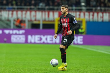 AC Milan 'dan Theo Hernandez, Giuseppe Meazza Stadyumu' nda AC Milan ile Spezia Calcio arasında oynanan 2022 / 23 futbol maçında, 5 Kasım 2022 - Fotoğraf: Fabrizio Carabelli / LiveMedi