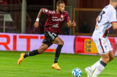 Hernani Azevedo Reggina İtalya Serie B karşılaşmasında topu taşıyor Reggina 1914 - Genoa CFC, Reggio Calabria, İtalya 'daki Oreste Granillo stadyumunda, 7 Kasım 2022 - Fotoğraf: Valentina Giannetton