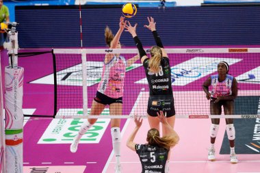 Juliet Lohuis (Casalmaggiore Voleybol) Voleybol sırasında İtalyan Serie A1 Kadınlar TrasportiPesanti Casalmaggiore 'ye karşı Casalmaggiore-Bartocini-Fortinfissi Perugia Casalmaggiore (CR), İtalya, Kasım 06, 2022 - Fotoğraf: Nicholas Russ