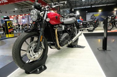 EICMA Haberleri sırasında Zafer Hızı İkizi - Milano, İtalya 'da Fiera Milano' da 2022 Uluslararası bisiklet ve motosiklet sergisi, 08 Kasım 2022 - Fotoğraf: Roberto Tommasin