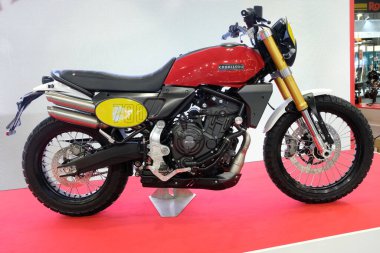 Fantic Caballero 700, EICMA Haberleri sırasında EICMA 'da gözler önüne serildi - 2022 Uluslararası bisiklet ve motosiklet sergisi Milano, İtalya' da, 08 Kasım 2022 - Fotoğraf: Roberto Tommasin