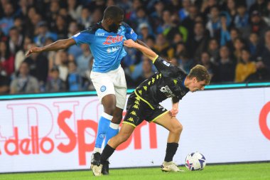 Empoli Futbol Kulübü 'nden Nicolas Haas ve SSC Napoli' den Tanguy Ndombele, Diego Armando Maradona Stadyumu 'ndaki SSC Napoli v Empoli Futbol Kulübü - Kredi: Agostino Gemito / LiveMedi