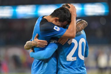 Piotr Zielinski (20) SSC Napoli 1926 İtalya Şampiyonası Serie A 2022 / 2023 futbol karşılaşmasında Minjae Kim (3) SSC Napoli 1926 ile attığı golü kutluyor. 8 Kasım 2022 tarihinde Diego Arman Stadyumu 'nda
