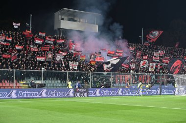 Cremona 'daki Milan taraftarları İtalya' nın Cremona kentindeki Giovanni Zini Stadyumu 'nda oynanan Amerikan Cremonese - 8 Kasım 2022 - Alessio Tarpin: