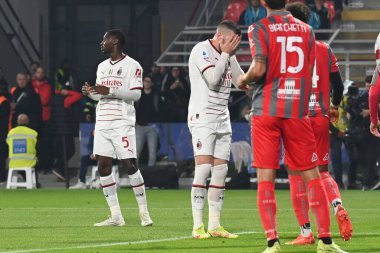 İtalya 'nın Cremona, İtalya' daki Giovanni Zini Stadyumu 'nda oynanan Amerikan Cremonese - AC Milan maçında (Milano) Ballo toure ve ante rebic (Milan) (Milano) - 8 Kasım 2022