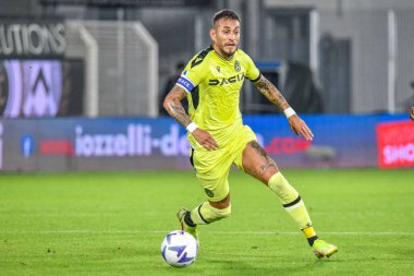 Udinese 'den Roberto Pereyra İtalya' nın La Spezia şehrindeki Alberto Picco Stadyumu 'nda oynanan İtalyan futbolu Serie A maçında Spezia Calcio, Udinese Calcio' ya karşı.