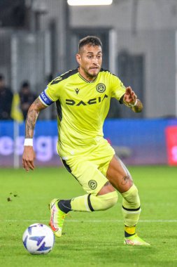 Udinese 'den Roberto Pereyra İtalya' nın La Spezia şehrindeki Alberto Picco Stadyumu 'nda oynanan İtalyan futbolu Serie A maçında Spezia Calcio, Udinese Calcio' ya karşı.