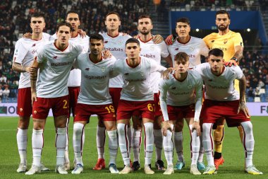 İtalya futbolu sırasındaki (AS Roma) oyuncular, İtalya 'nın Reggio Emilia kentindeki MAPEI Stadyumu' nda ABD Sassuolo 'ya karşı AS Roma karşılaşması, 9 Kasım 2022 - Fotoğraf: Luca Amedeo Bizzarr