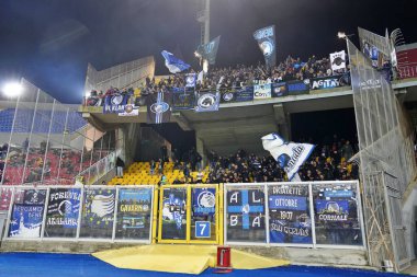 İtalya futbolu sırasındaki Atalanta Destekçileri, İtalya 'nın Lecce kentindeki Via Del Mare stadyumunda oynanan ABD Lecce vs Atalanta BC karşılaşmasında, 9 Kasım 2022 - Fotoğraf: Emmanuele Mastrodonat