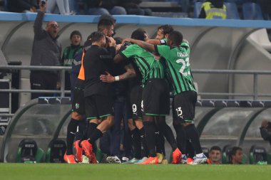 Andrea Pinamonti (ABD Sassuolo) İtalya futbolu Serie A karşılaşmasını İtalya 'nın Reggio Emilia kentindeki MAPEI Stadyumu' nda ABD Sassuolo-AS Roma maçında kutluyor, 9 Kasım 2022 - Fotoğraf: Luca Amedeo Bizzarr