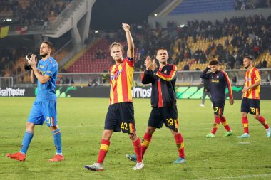 Morten Hjulmand (ABD Lecce) ve Alexis Blin (ABD Lecce) İtalya 'nın başkenti Lecce' deki Via Del Mare Stadyumu 'nda oynanan Amerikan Lecce vs Atalanta BC maçında, 9 Kasım 2022 - Kredi: Emmanuele Mastrodonat