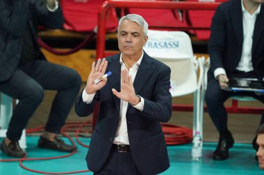 Anastasi andrea (teknik direktör efendim güvenlik susa perugia) CEV Şampiyonlar Ligi voleybol karşılaşmasında Sir Sicoma Monini Perugia, ACH Volley Ljubljana 'ya karşı Perugia, İtalya' da Pala Barton 'da, 9 Kasım 2022 - Loris Cerquiglin