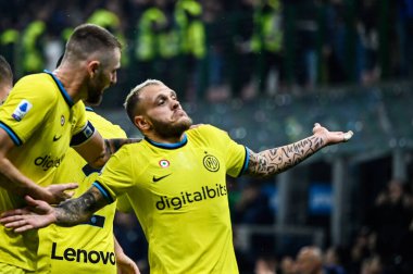 Federico Dimarco Inter Fc, 16 Ekim 2022 'de İtalya' nın Milano kentindeki Giuseppe Meazza San Siro Stadyumu 'nda Inter FC Internazionale ve Bologna Fc arasında oynanan İtalyan Serie A tootball maçında atılan golü kutluyor. Fotoğraf: Tiziano Ballabiop - Cred