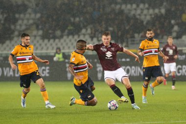 Per Shuurs (Torino FC) İtalya 'nın Torin kentindeki Olimpico Grande Torino Stadyumu' nda oynanan Serie A karşılaşmasında Bruno Aimone için faul ve sarı kart (UC Sampdoria) - Fotoğraf: Claudio Benedet