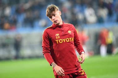 İtalya futbolu sırasındaki Nicola Zalewski (AS Roma) - İtalya 'nın Reggio Emilia kentindeki MAPEI Stadyumu' nda oynanan ABD Sassuolo vs AS Roma maçı, 9 Kasım 2022 - Fotoğraf: Gianluca Ricç