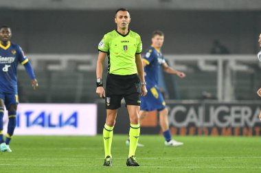 Hakem Marco di bello İtalya 'nın Verona şehrindeki Marcantonio Bentegodi Stadyumu' nda oynanan Hellas Verona FC - 10 Kasım 2022 - Alessio Tarpin