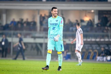 Verona 'nın Lorenzo Montipo mutluluğu İtalyan futbolu Serie A maçında Hellas Verona FC - Juventus FC maçı Verona, İtalya' daki Marcantonio Bentegodi Stadyumu 'nda, 10 Kasım 2022