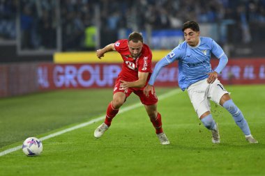 S.S. LAZIO 'dan Matteo Cancellieri ve A.C. Monza' dan Carlos Augusto, 10 Kasım 2022 'de İtalya' daki Stadio Olimpico 'da S.S. Lazio ile A.C. Monza arasındaki 14. - Fotoğraf: Domenico Cippitelli / LiveMedi