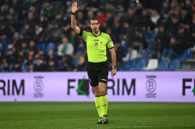 İtalyan futbolu Serie A maçında Giovanni Ayroldi 'nin hakemi, İtalya' nın Reggio Emilia kentindeki MAPEI Stadyumu 'nda ABD Sassuolo ile AS Roma maçında, 9 Kasım 2022 - Fotoğraf: Gianluca Ricc
