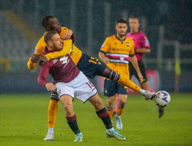 Torino Fc 'den Nikola Vlasiç ve UC Sampdoria' dan Omar Colley, İtalya Serie A sırasında Torino Fc ile Uc Sampdoria arasında oynanan futbol maçı, 09 Kasım 2022 'de, Torin, Torin, İtalya Fotoğraf: Nderim Kaceli - Fotoğraf: Nderim Kaceli