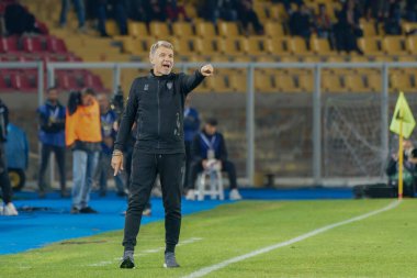 İtalya futbolu sırasında teknik direktör Marco Baroni (ABD Lecce) İtalya 'nın Lecce şehrindeki Via Del Mare Stadyumu' nda oynanan ABD Lecce vs Atalanta BC karşılaşmasında, 9 Kasım 2022 - Fotoğraf: Emmanuele Mastrodonat