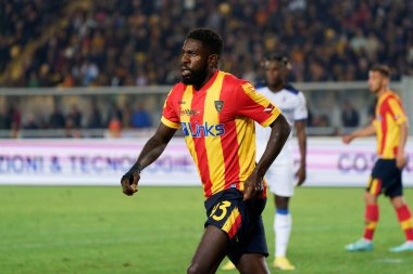 Samuel Umtiti (ABD Lecce) İtalya futbol takımı Serie A maçında ABD Lecce vs Atalanta BC 'yi Lecce, İtalya' daki Via Del Mare stadyumunda izledi.