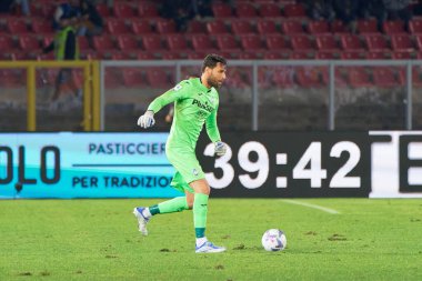 İtalya futbolu sırasındaki Marco Sportiello (Atalanta) - İtalya 'nın Lecce şehrindeki Via Del Mare Stadyumu' nda oynanan ABD Lecce vs Atalanta BC maçı, Kasım 09, 2022 - Fotoğraf: Emmanuele Mastrodonat